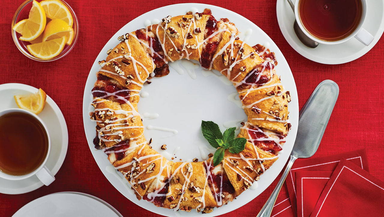 Strawberry-Lemon Crescent Roll Wreath