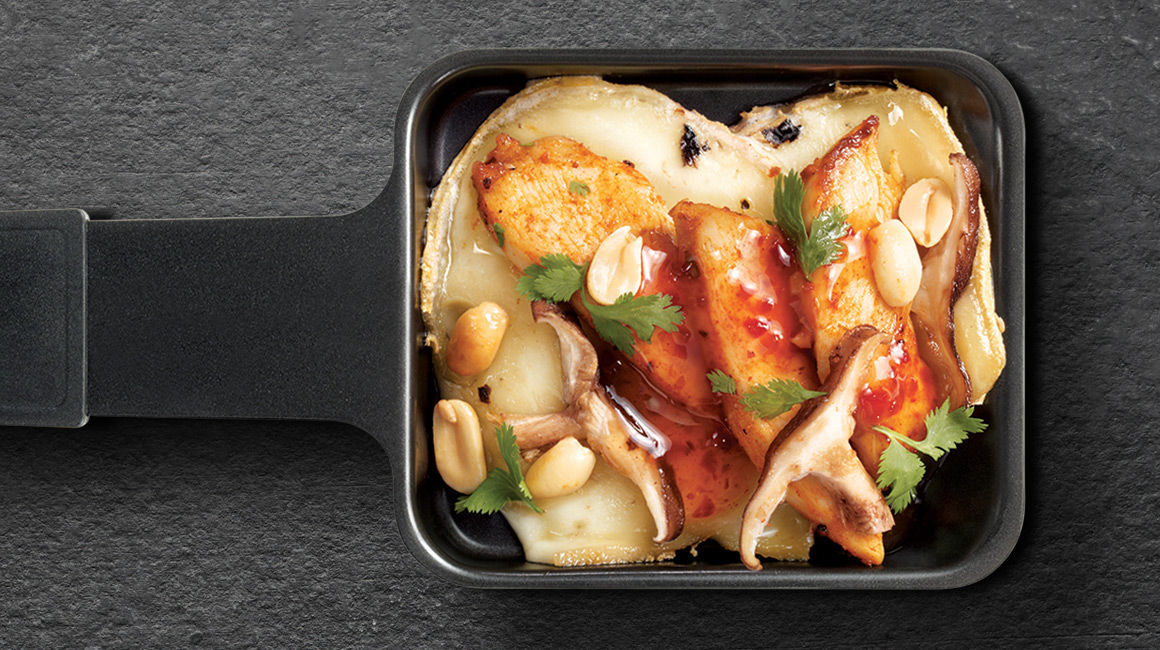Raclette oka au poulet et aux champignons à la thaïe