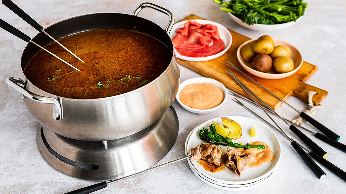 Red wine bouillon for fondue