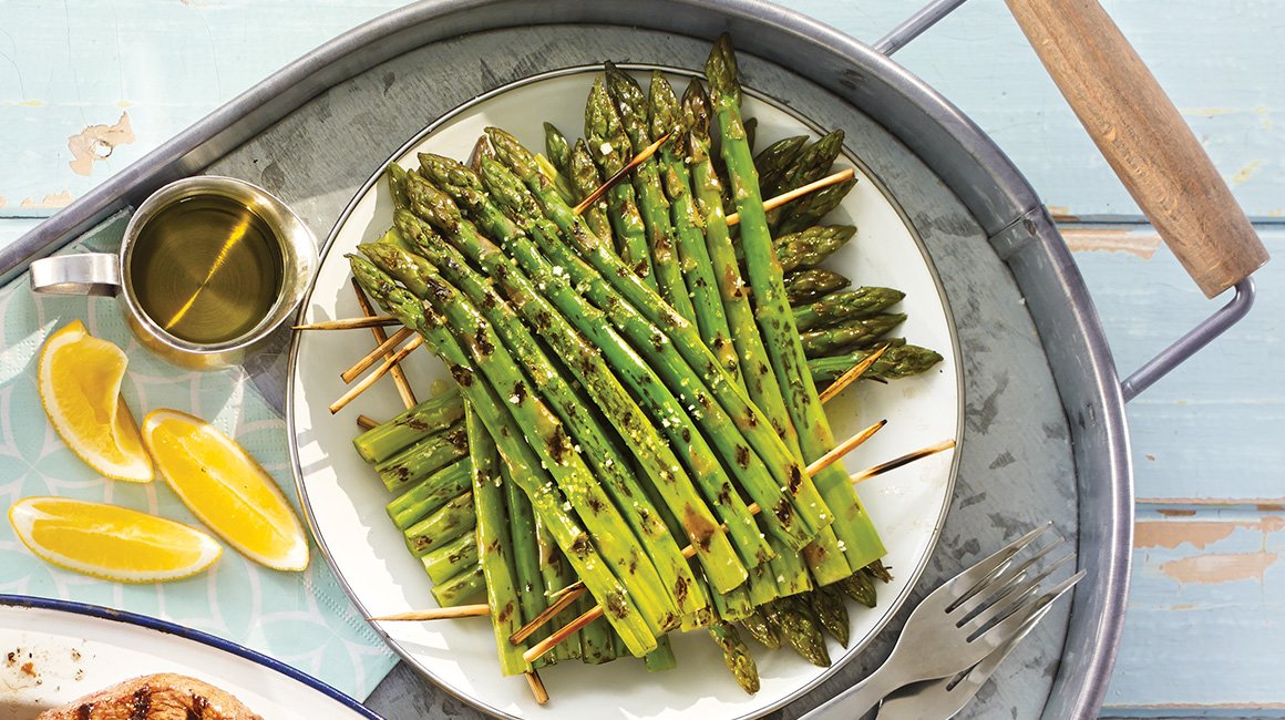 Grilled asparagus brochettes