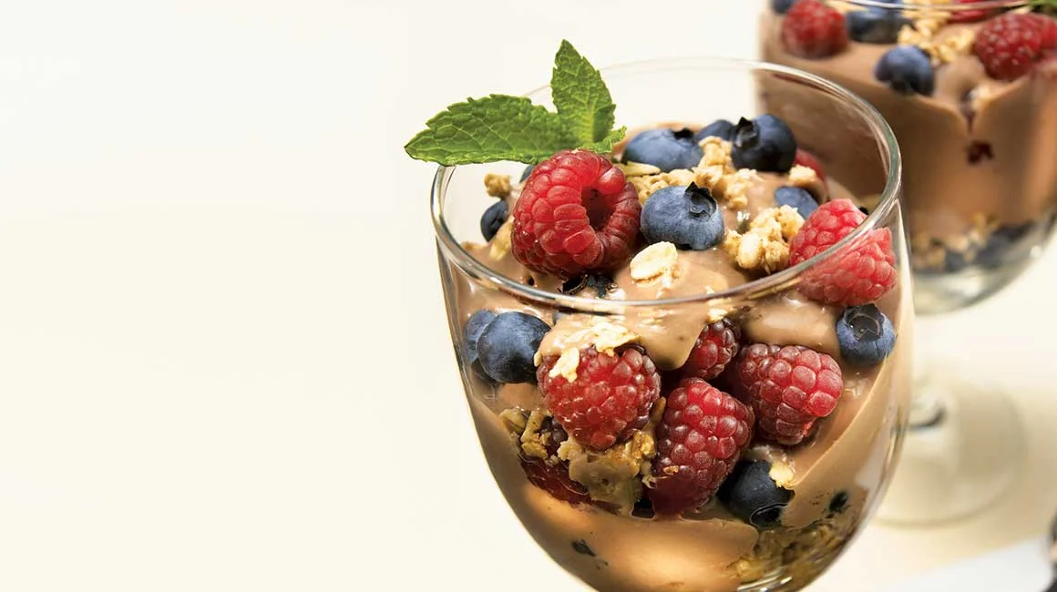 Comp Fieldberry Crunchy chocolate-fieldberry yogurt cup | IGA