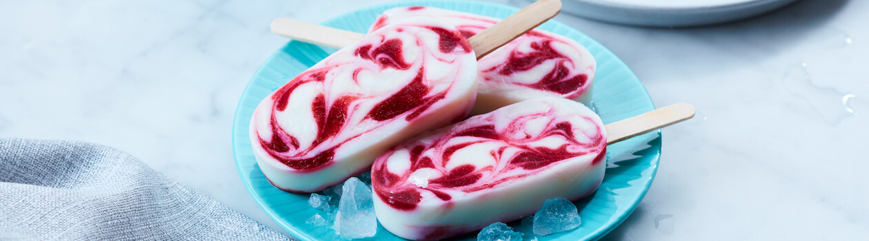 Swirled Berry Smoothie Pops