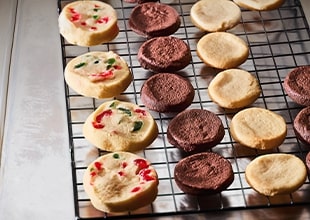 /content/dam/empire/safeway/assets/images/uploads/2024/11/Mini-Chocolate-Shortbread-Cookies.jpg