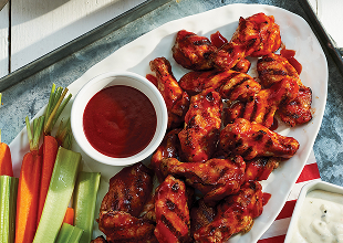/content/dam/empire/safeway/assets/images/uploads/2025/05/GRILLED-SRIRACHA-CHICKEN-WINGS.jpg