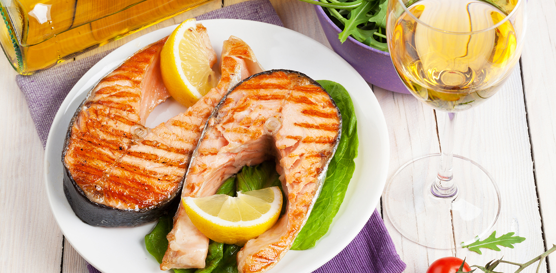 /content/dam/empire/safeway/assets/images/uploads/2025/06/wines-salmon.jpg