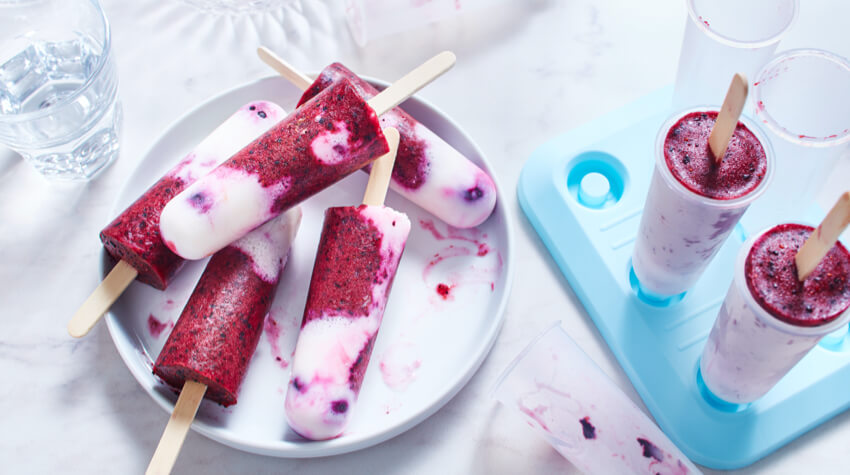 /content/dam/empire/sobeys/assets/articles/compliments/01-complimentswebsite-summer-article-3ways-smoothiepopsicles.jpg
